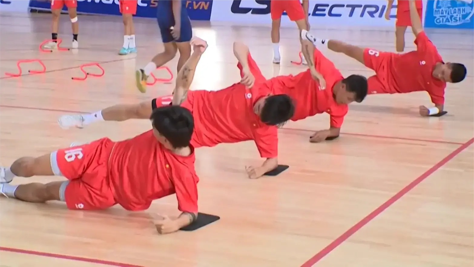 Futsal nam bắt đầu tập luyện chuẩn bị cho VCK châu Á